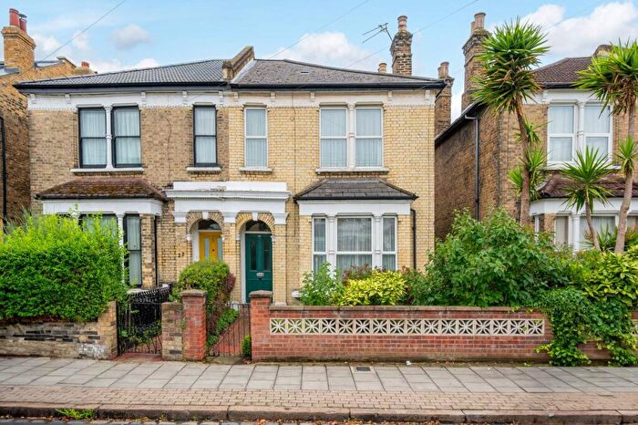 4 Bedroom Semi-Detached House For Sale In Sistova Road, Balham, London, SW12