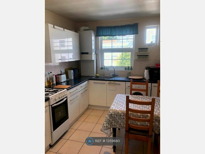 2 Bedroom Flat To Rent In North Finchley, London, N12