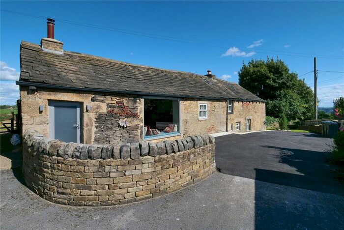 3 Bedroom Detached House For Sale In Heights Lane, Eldwick, West Yorkshire, BD16