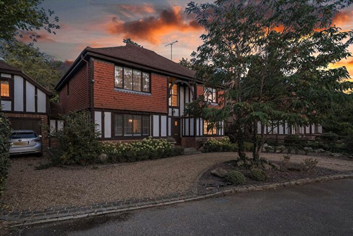 6 Bedroom Detached House For Sale In Salisbury Place, West Byfleet, KT14