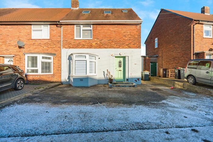 5 Bedroom Semi-Detached House For Sale In Felmersham Road, Luton, LU1