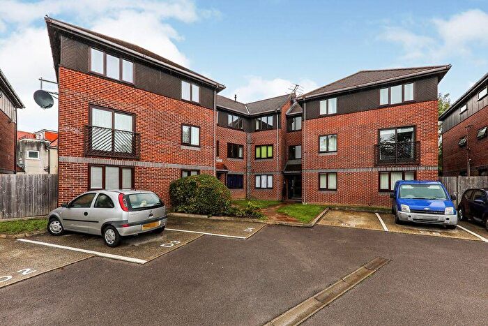 1 Bedroom Flat To Rent In Oakfields, Alexandra Avenue, Camberley, GU15