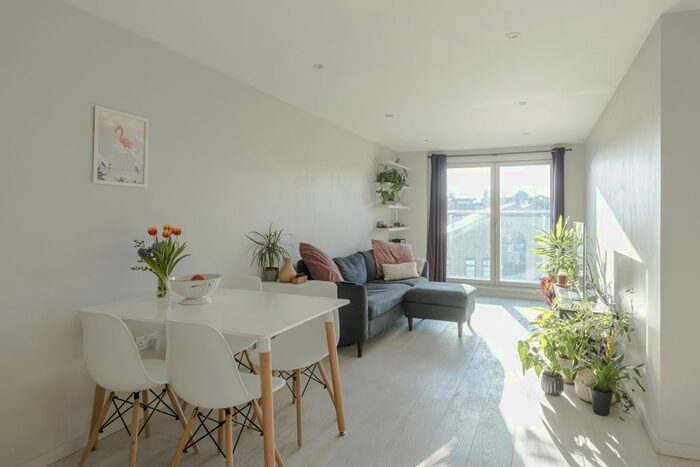 2 Bedroom Flat To Rent In Wingate Square, SW4