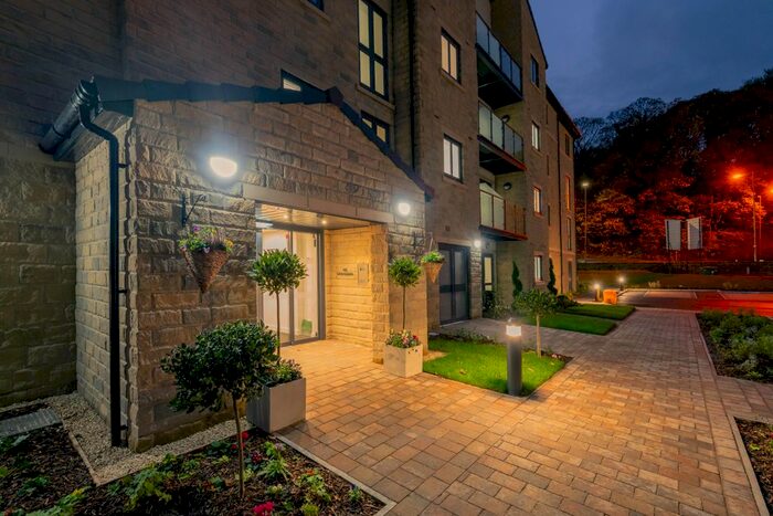 2 Bedroom Flat To Rent In Keighley Road, Bingley, West Yorkshire, Uk, BD16