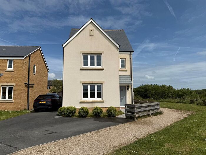 4 Bedroom Town House For Sale In Ffordd Y Meillion, Llanelli, SA15