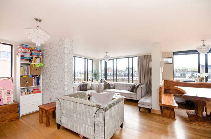 3 Bedroom Flat To Rent In Chesterton Square, South Kensington, London, W8