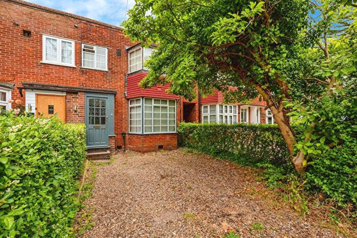 2 Bedroom Terraced House For Sale In Lemsford Lane, Welwyn Garden City, AL8