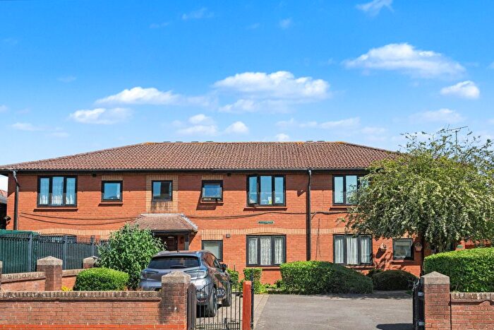 1 Bedroom Flat For Sale In Grove Leaze, Shirehampton, Bristol, BS11