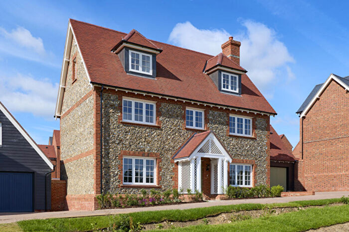5 Bedroom Detached House For Sale In Clayhill Road, Burghfield Common, RG7