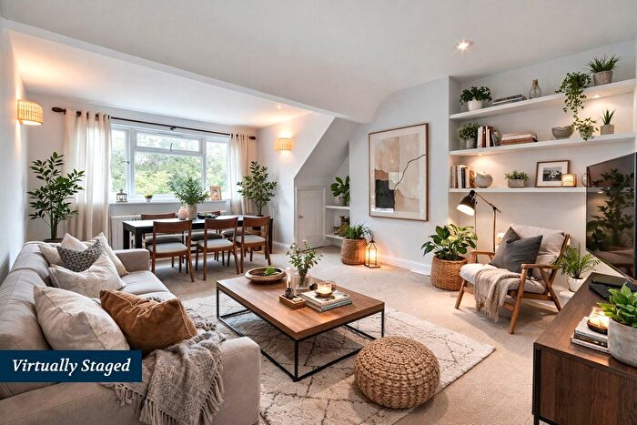 3 Bedroom Flat For Sale In Chatsworth Road, Mapesbury, NW2