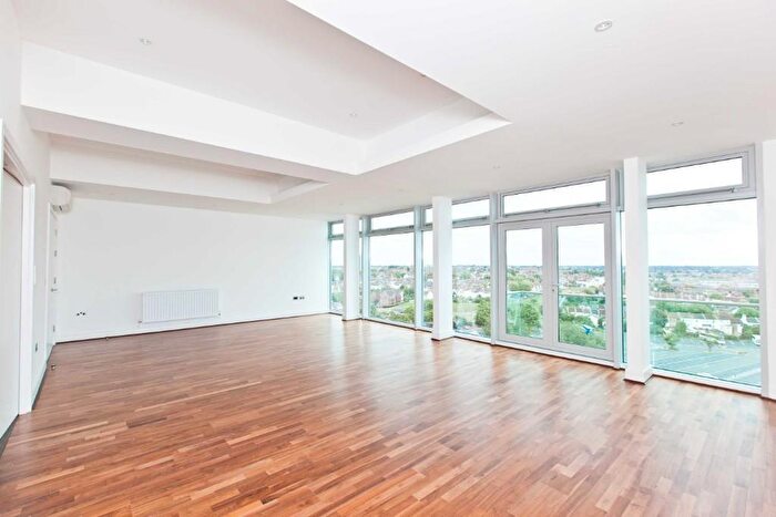 3 Bedroom Apartment To Rent In Church Road, Southend-On-Sea, Essex, SS1