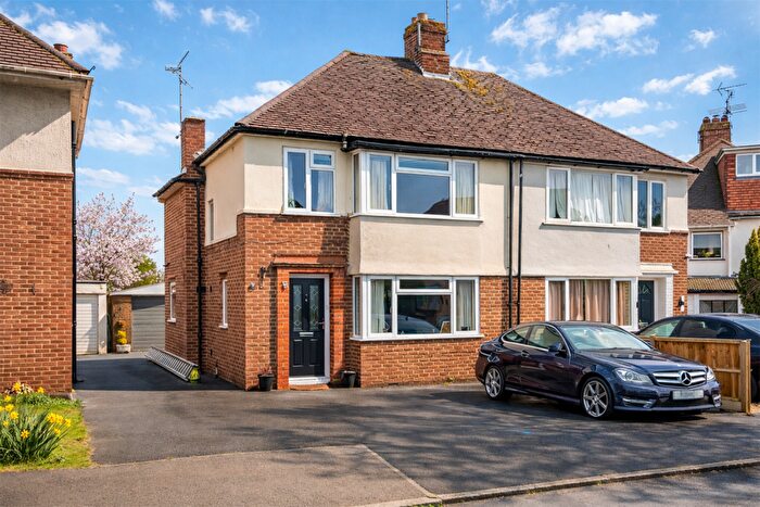 3 Bedroom Semi Detached House For Sale In Mayfield Drive, Caversham, Reading, RG4