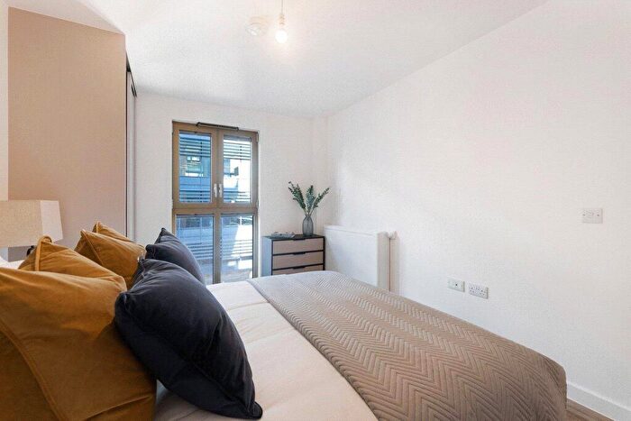 2 Bedroom Apartment To Rent In Temple Back, Bristol, Somerset, BS1
