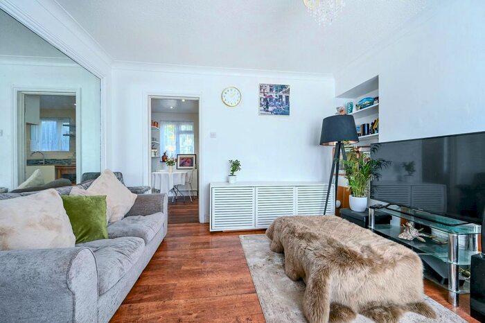 2 Bedroom Semi-Detached House To Rent In Southway, Guildford, GU2