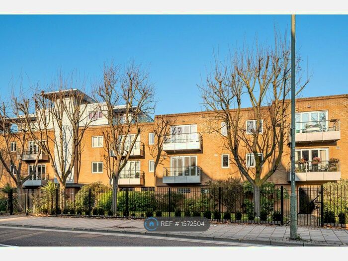 2 Bedroom Flat To Rent In Molvic Court, Beckenham, BR3