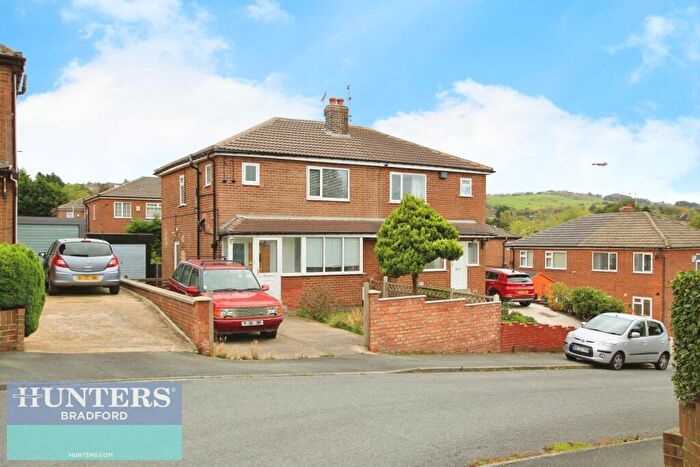 3 Bedroom Semi-Detached House For Sale In Rockland Crescent Bradford, West Yorkshire, BD7