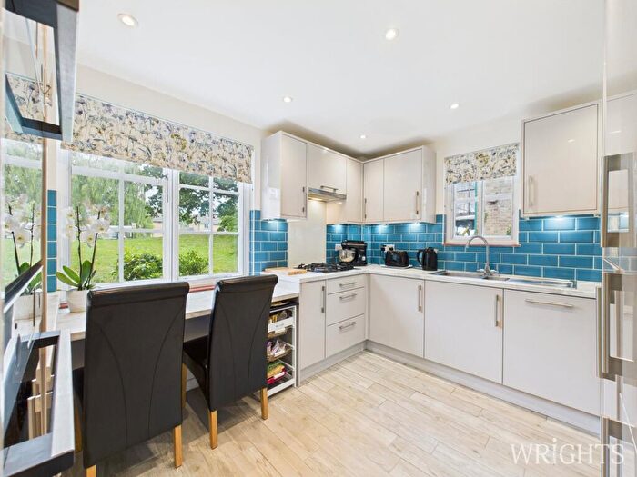 3 Bedroom End Of Terrace House For Sale In Knightsfield, Welwyn Garden City, AL8
