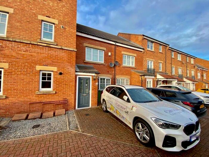 3 Bedroom Town House To Rent In Ovett Gardens, Felling, NE8