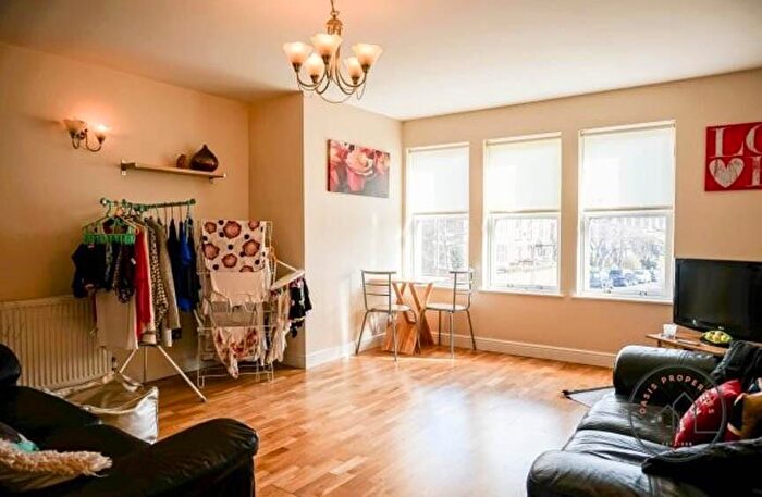 2 Bedroom House To Rent In Broomfield Crescent, Leeds, LS6