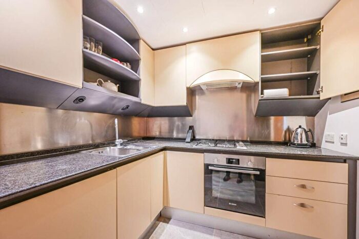 2 Bedroom Flat To Rent In Westferry Circus, Canary Wharf, London, E14