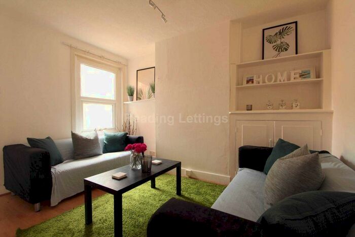 6 Bedroom Terraced House To Rent In Grange Avenue, Reading, RG6