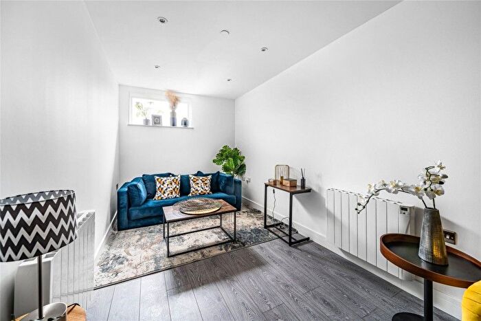 Studio To Rent In Addlestone, Surrey, KT15