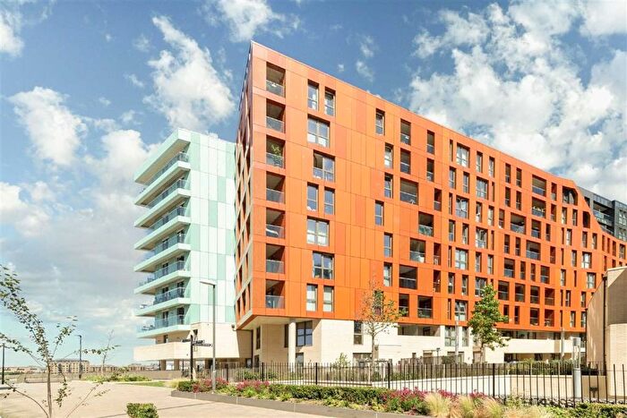 2 Bedroom Flat To Rent In Cable Walk, London, SE10