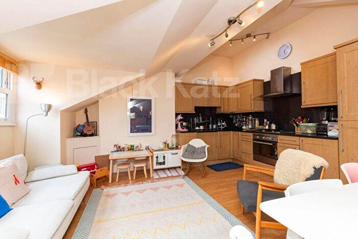 2 Bedroom Flat To Rent In Crouch Hill, Crouch End, N8