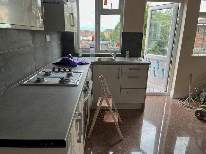 2 Bedroom Flat To Rent In Wellington Road South, Hounslow, TW4