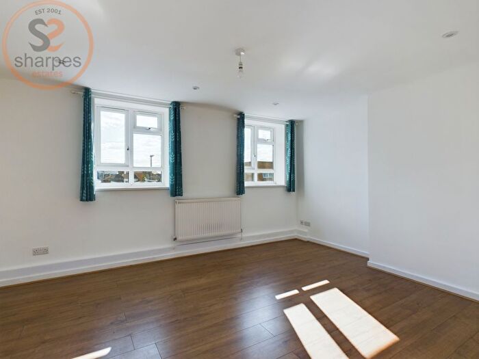 4 Bedroom Flat To Rent In Flat, Brookes Court, Longley Road, London, Greater London, SW17