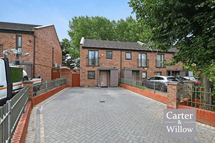 3 Bedroom End Of Terrace House For Sale In Ager Avenue, Dagenham, RM8