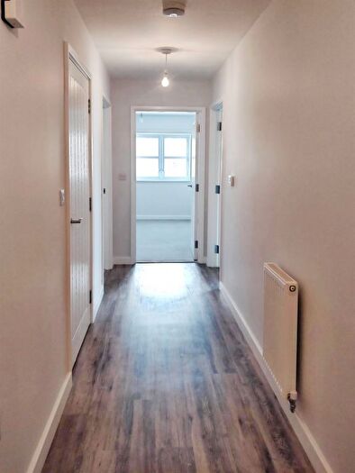 2 Bedroom Flat For Sale In Park Avenue, Bushey, WD23