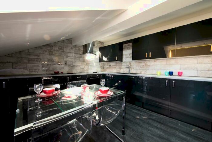 2 Bedroom Flat To Rent In Blenheim Terrace, Leeds, LS2