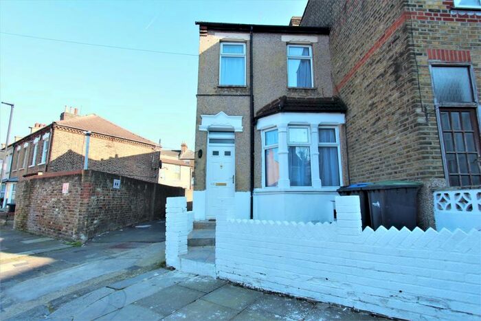 2 Bedroom End Of Terrace House To Rent In Shrubbery Road, Edmonton, N9