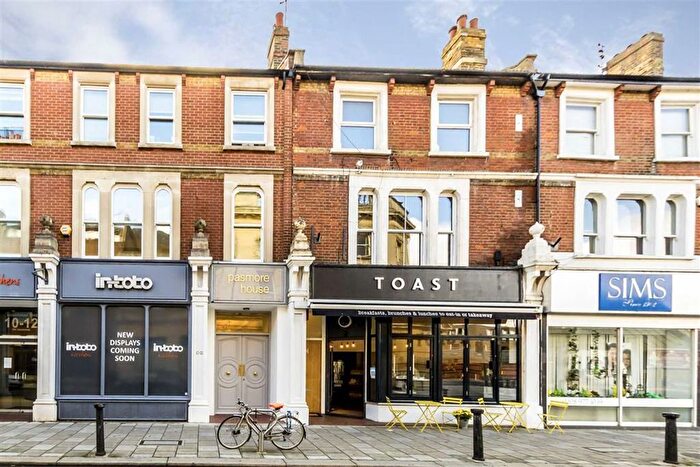 1 Bedroom Flat For Sale In The Causeway, Teddington, TW11