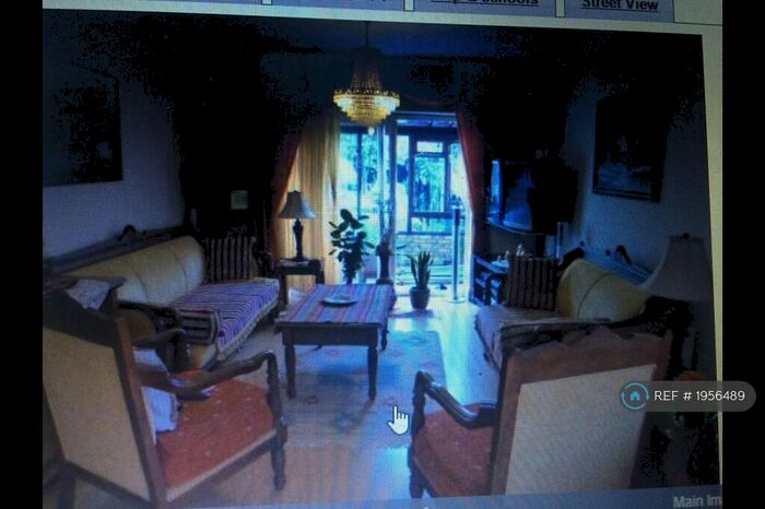 2 Bedroom Bungalow To Rent In Lowermardyke Avenue, Rainham, Essex, RM13