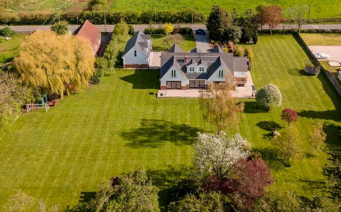 4 Bedroom Detached House For Sale In South Hanningfield Road, Rettendon Common, CM3