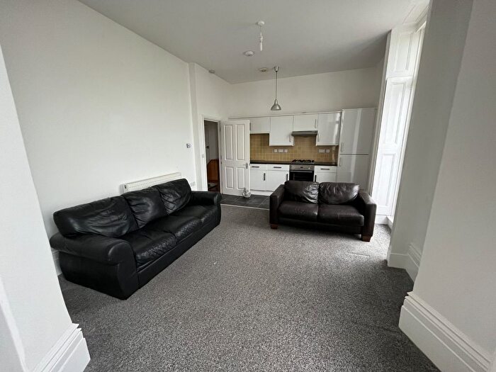 1 Bedroom Flat To Rent In Sea Front, Hayling Island, Hampshire, PO11