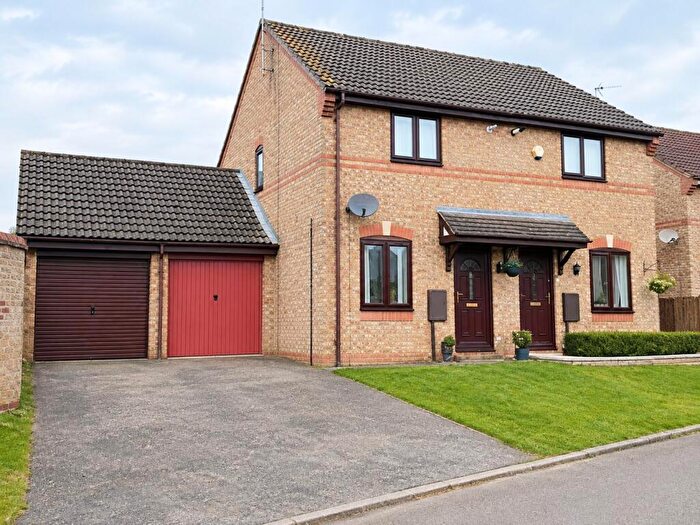 2 Bedroom Semi-Detached House To Rent In Docklewell Close, Towcester, NN12
