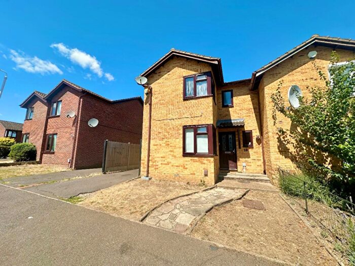3 Bedroom Semi Detached House For Sale In Kirby Close, Romford, RM3