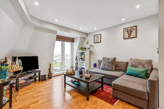1 Bedroom Flat For Sale In Plough Road, Clapham Junction, SW11