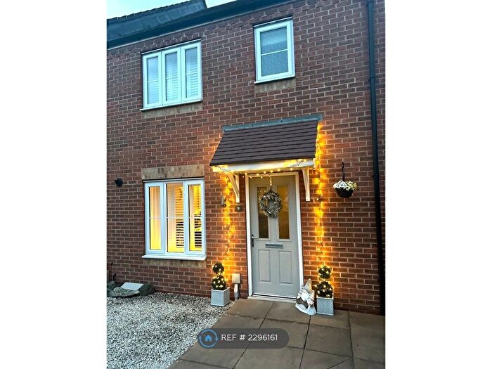 3 Bedroom Semi-Detached House To Rent In Great Row Grove, Stoke-On-Trent, ST6