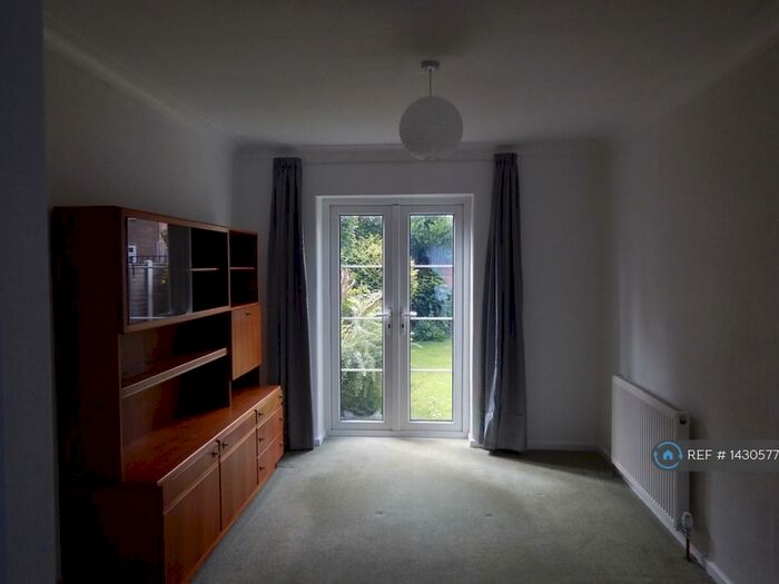 3 Bedroom Semi-Detached House To Rent In Temple Road, Sale, M33