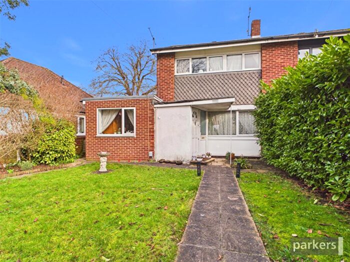 4 Bedroom Semi-Detached House To Rent In Loddon Bridge Road, Woodley, Reading, RG5