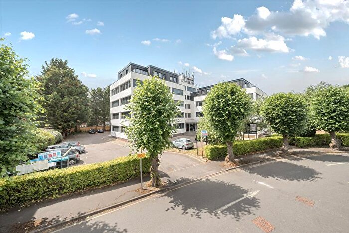 1 Bedroom Flat To Rent In West Byfleet, Surrey, KT14