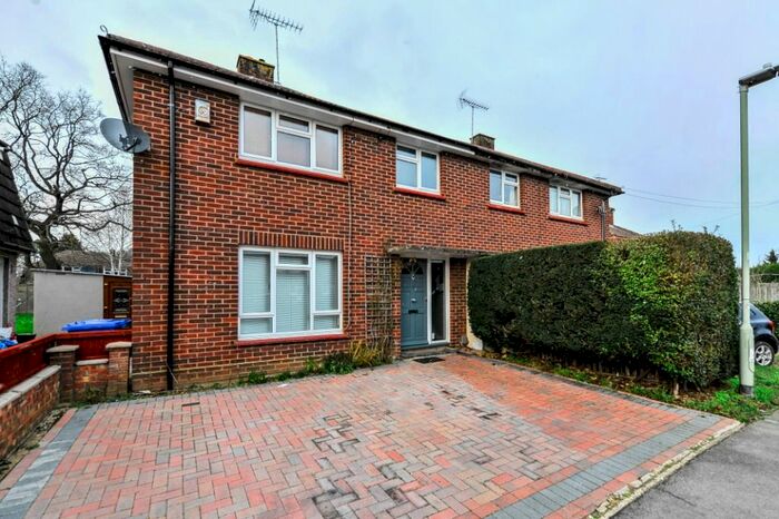 3 Bedroom Flat To Rent In Hearn Road, Reading RG5