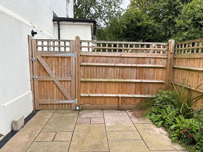 1 Bedroom Flat To Rent In Rye Road, Hawkhurst, TN18