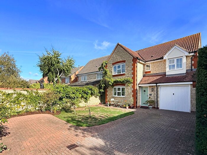 4 Bedroom Detached House For Sale In Rawdon Way, Faringdon, SN7