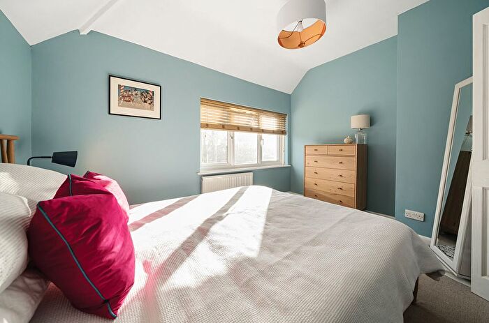 3 Bedroom End Of Terrace House For Sale In Old Farm Road, Guildford, Surrey, GU1