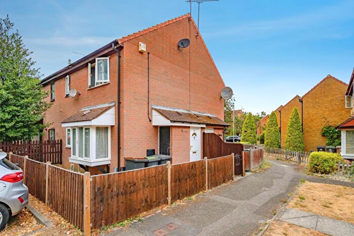 1 Bedroom Terraced House For Sale In Copperfields, Luton, Bedfordshire, LU4